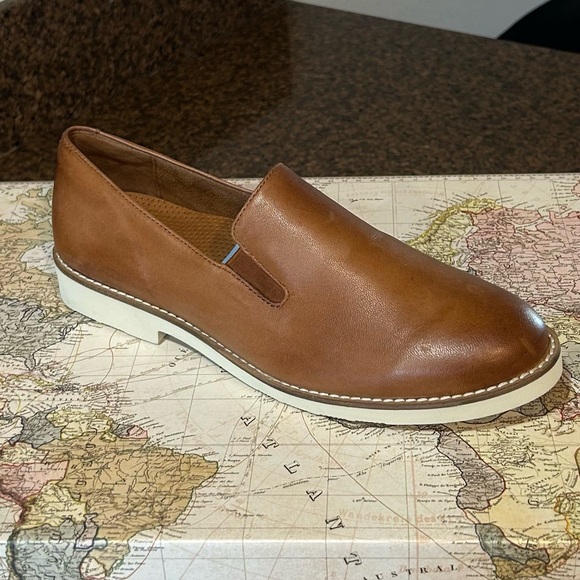 NWT Softwalk Whistle all Leather Slip-on 
Color: Luggage (Tan) Sz: 8.5 - Picture 1 of 7